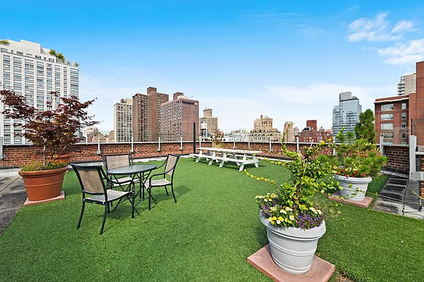 Sold by Sotheby's International Realty | media 20