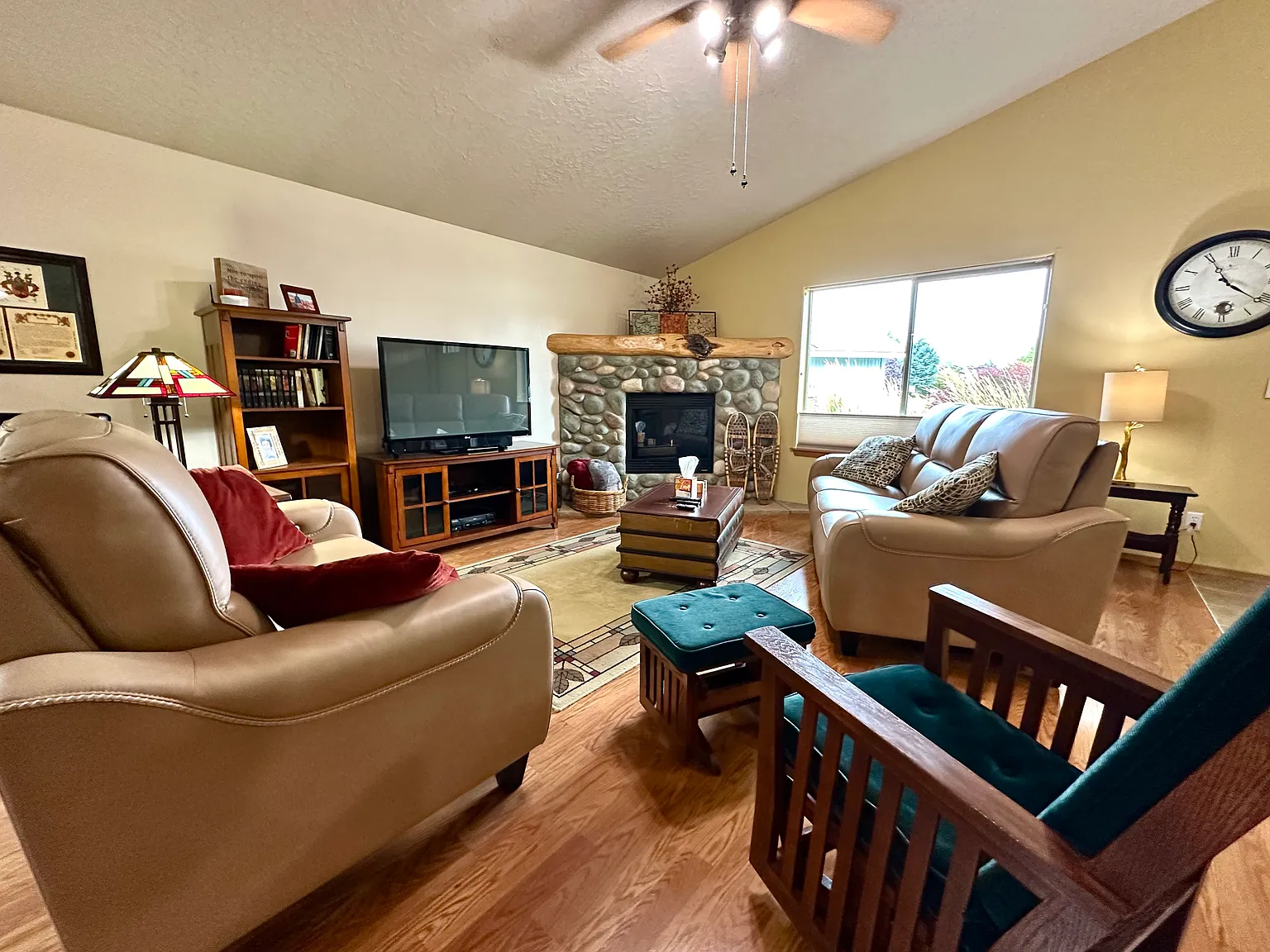 2 bed, 1462 sqft, $2,595 — Photo 2