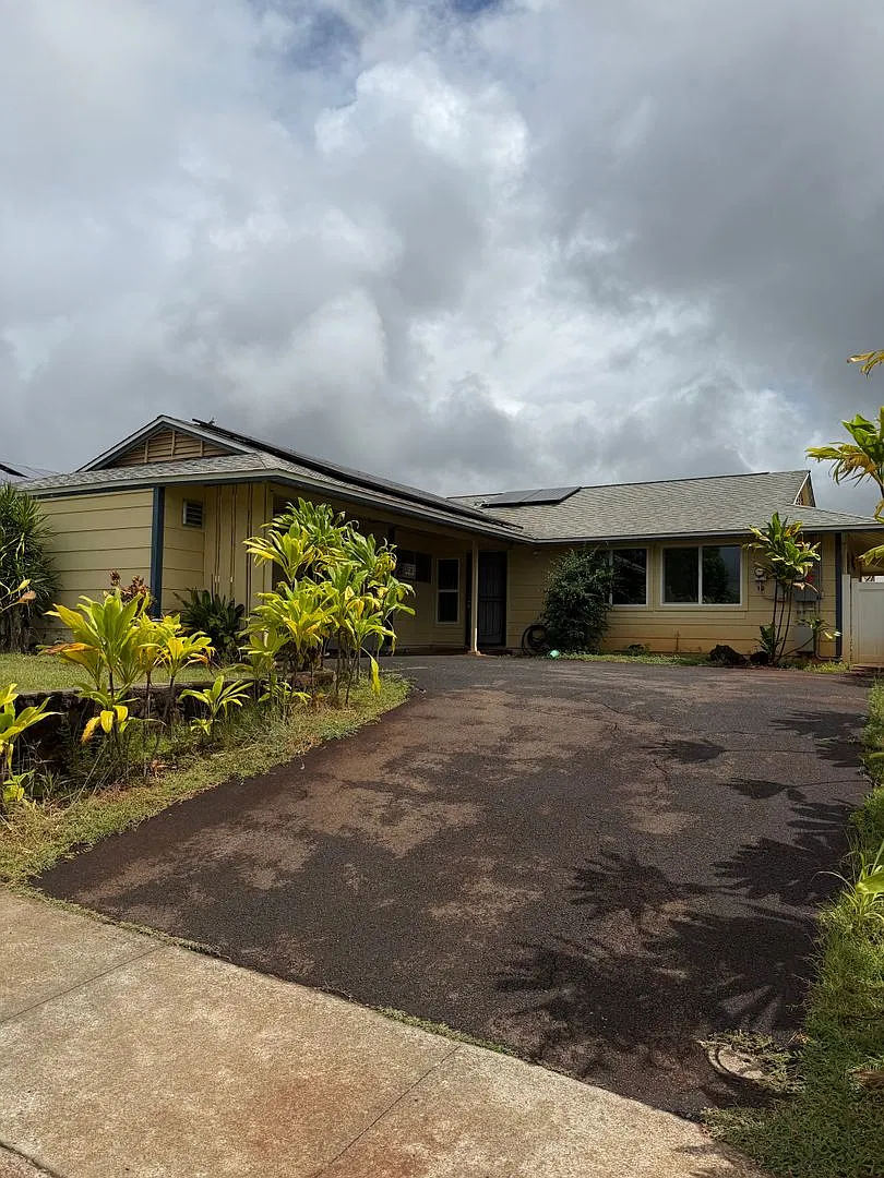 Beautifully Maintained 4-Bedroom Single-Family Home in Mililani — Photo 1