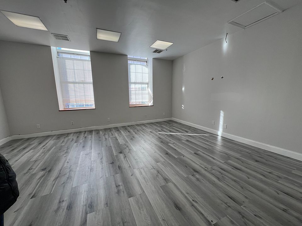 Building Photo 3