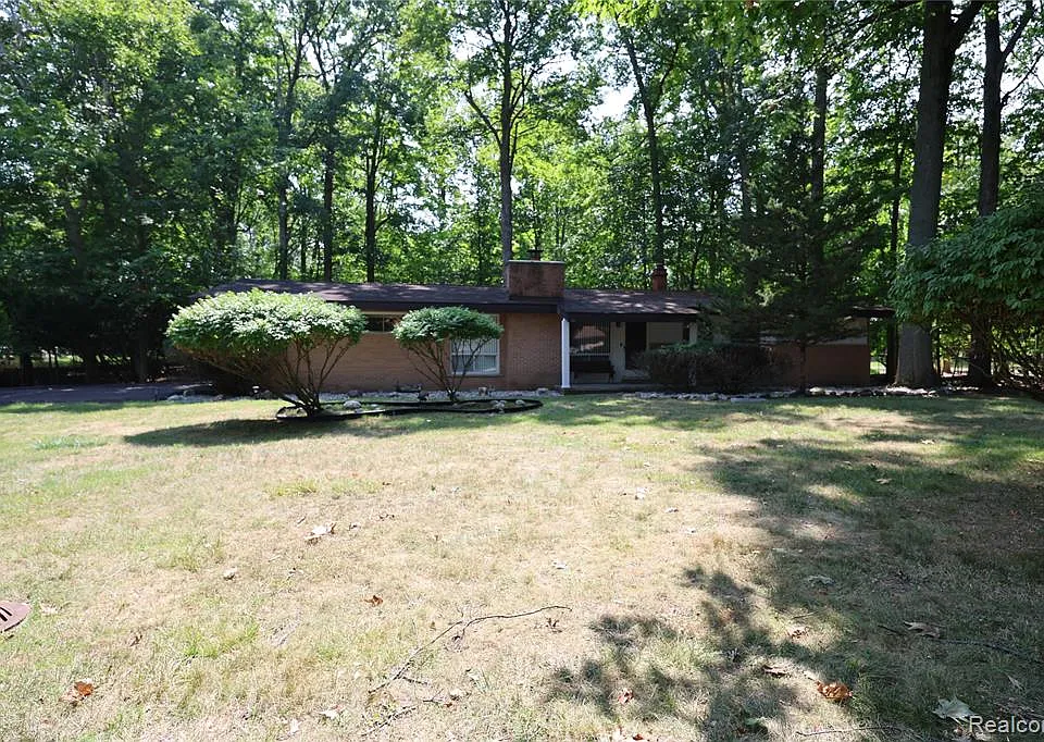 23695 Oak Glen Dr
