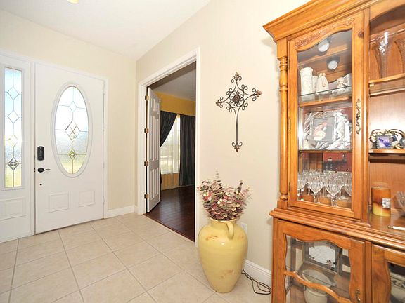 4th image of 4883 Buttonwood Dr