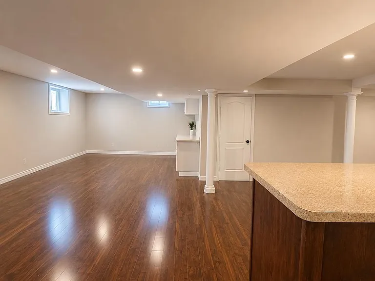 250 Admiral Dr — Photo 16