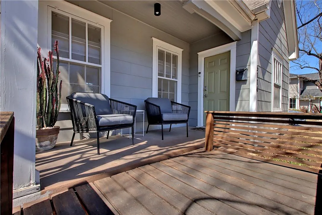2 bed, 1.0 bath, 975 sqft, $2,900 — Photo 3