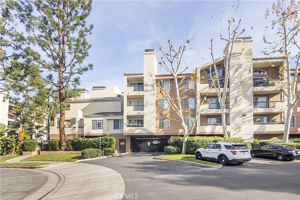 1 bed, 610 sqft, $1,995 — Photo 1