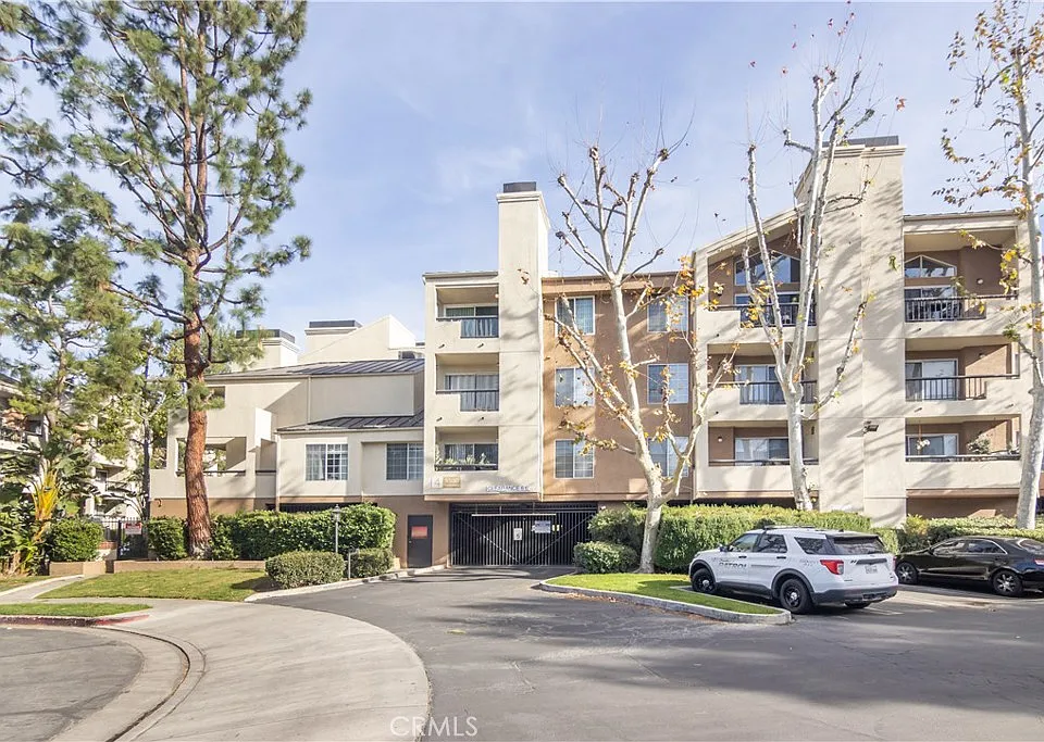 5500 Owensmouth Ave #216