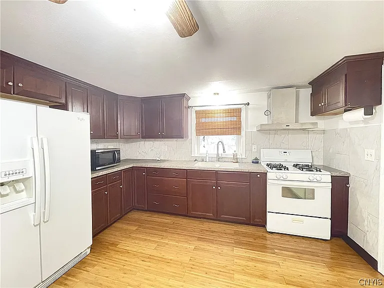 121 Wadsworth Rd — Photo 9