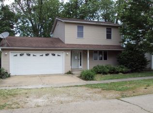 108 W Maple St, Roberts, IL 60962