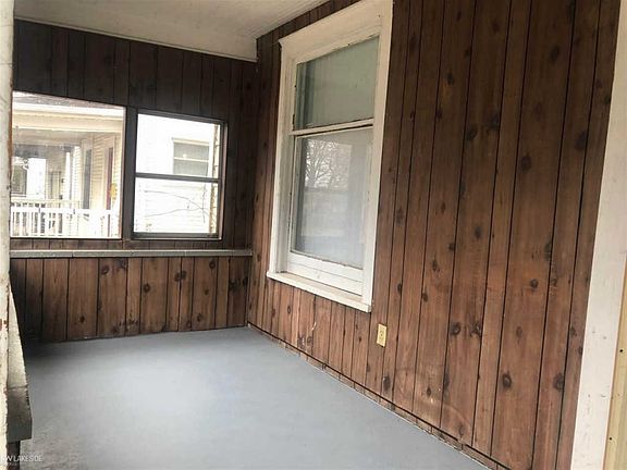 3rd image of 225 Woodlawn Ave