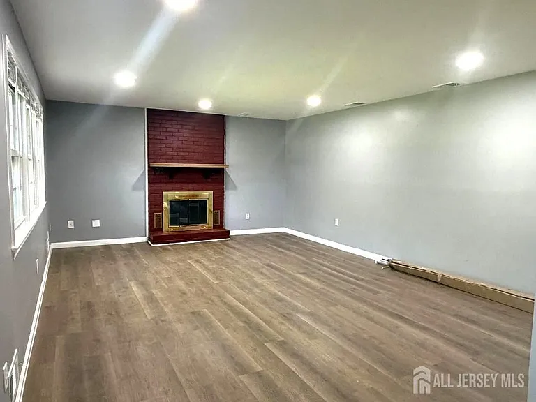 434 Plainfield Rd — Photo 7