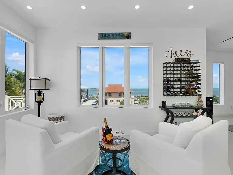 317 E Seaview Cir — Photo 31