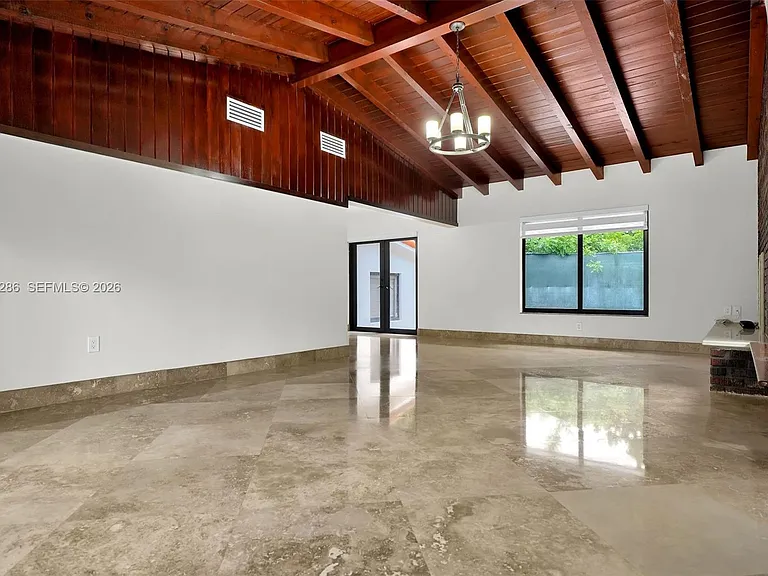6820 SW 86th Ave — Photo 3