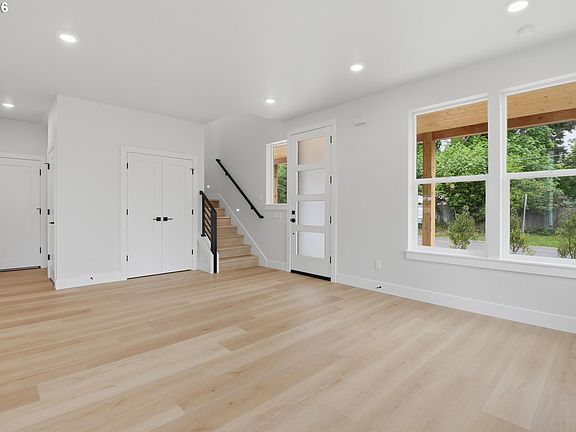 4th image of 4620 SE Jennings Ave