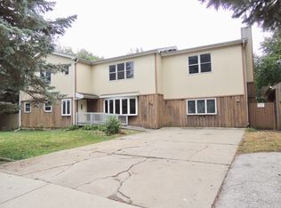 1S556 Macarthur Dr, Oakbrook Terrace, IL 60181