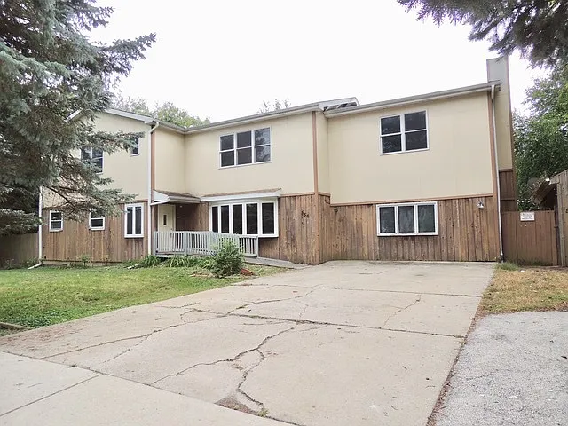 1S556 Macarthur Dr photo 1