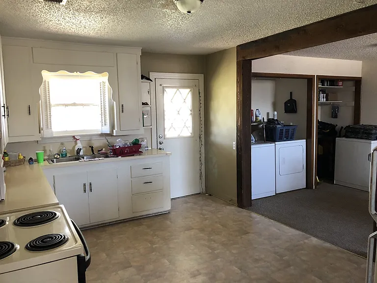 1926 Ross Ave — Photo 4