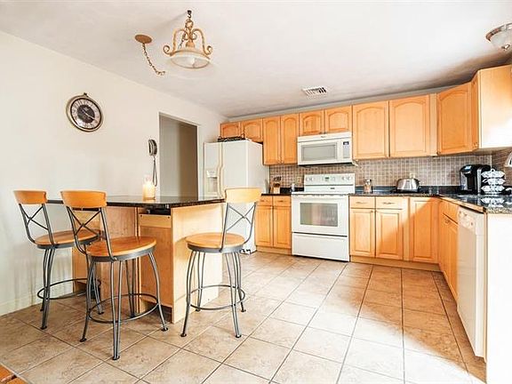 3rd image of 13 Murdock Dr