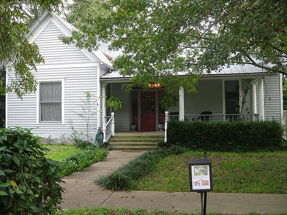 1st image of 504 Burleson St