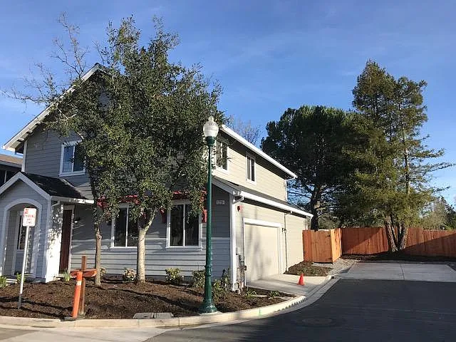 1236 Mayette Ln — Photo 2