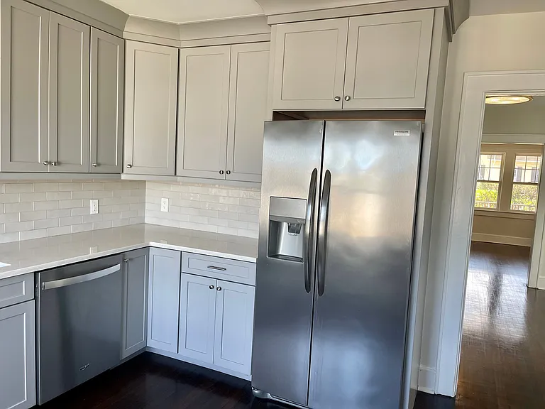 227-229 S Ridge St — Photo 7