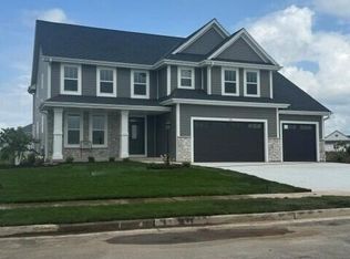 490 Talbots Woods DRIVE, Dousman, WI 53118