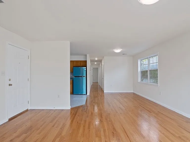 31-33 Chester Ave #2 — Photo 7