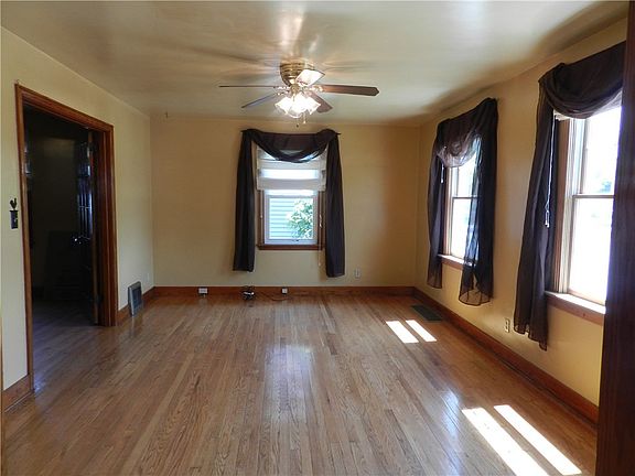 5th image of 322 Cherry St