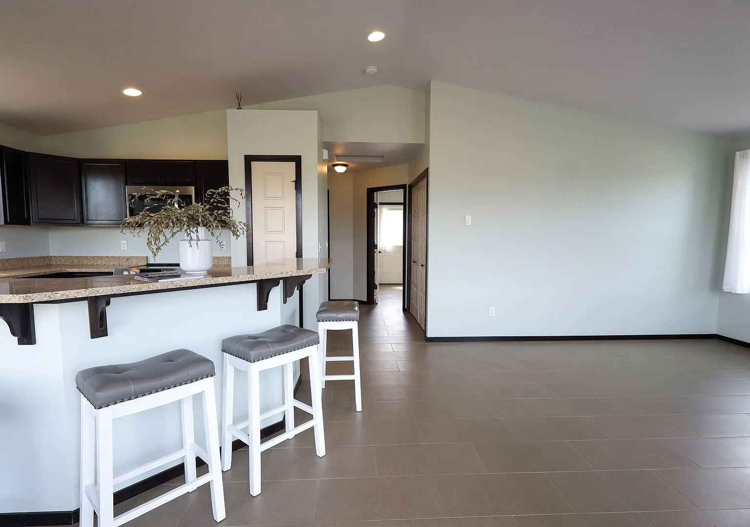 Channel Ave SW (1235) — Photo 3