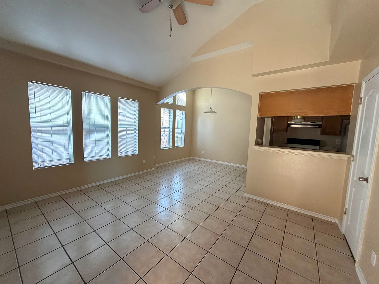 2 bed, 2.0 bath, 915 sqft, $1,000 — Photo 4