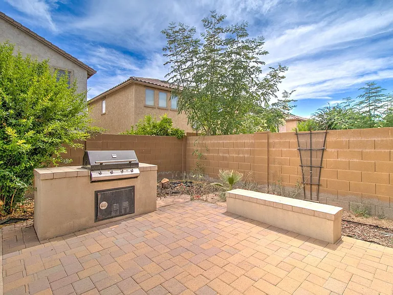 2143 W Marconi Ave — Photo 60