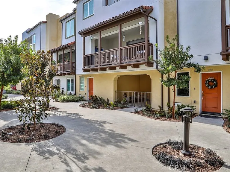 3319 Doheny Way — Photo 4