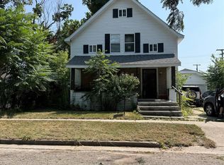 16 Pearl St, Caro, MI 48723