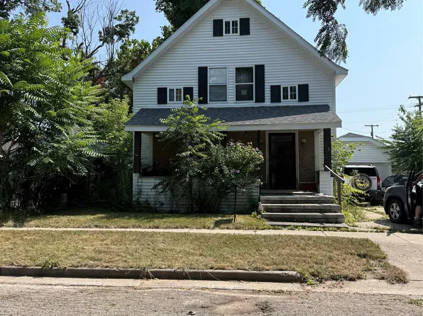 16 Pearl St, Caro, MI 48723