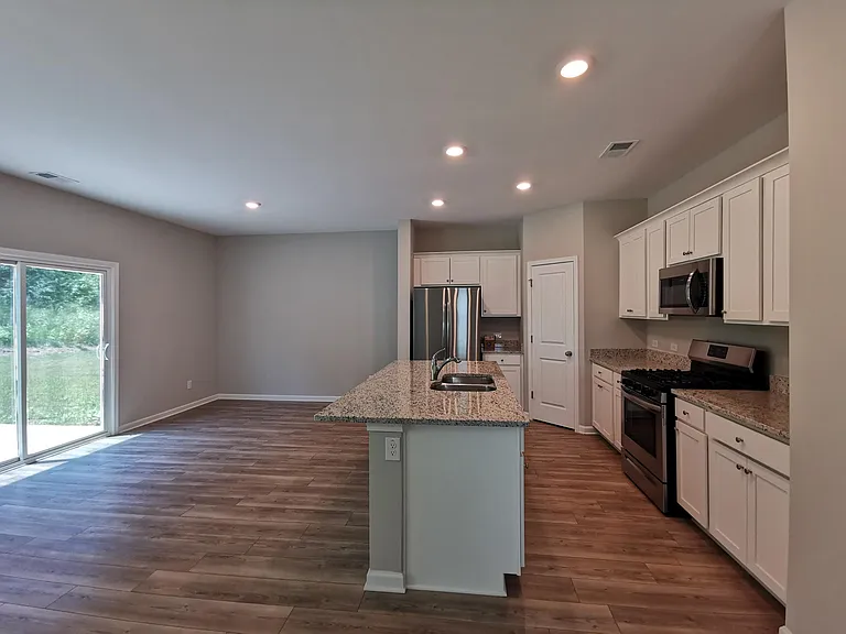 292 Golden Eagle Pkwy — Photo 6