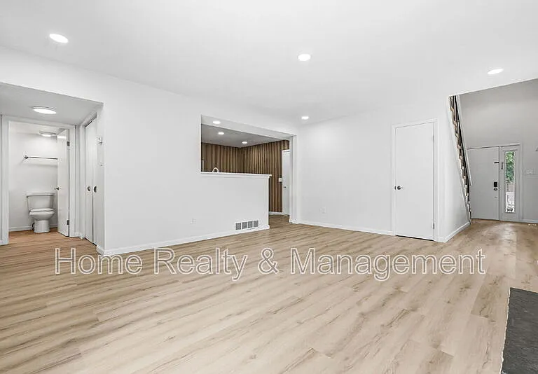 11731 Sherman St — Photo 6