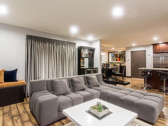 3rd image of 1616 Granville Ave APT 104