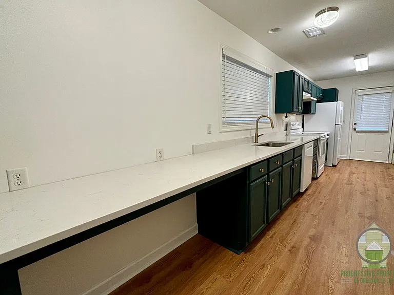 12 McLeod St — Photo 5