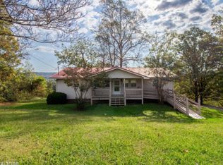 1642 N Charles G Seivers Blvd, Clinton, TN 37716