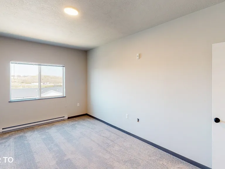 5800 Sunnybrook Plz — Photo 90