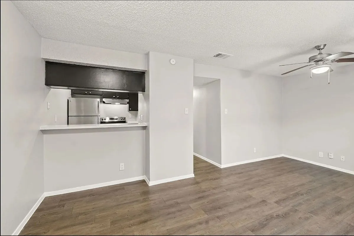 1 bed, 1.0 bath, 600 sqft, $899 — Photo 3