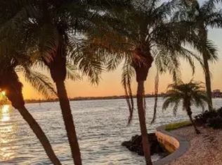 4700 Cove Cir APT 109, Saint Petersburg, FL 33708