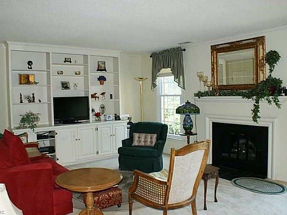 5th image of 311 Worthington Sq