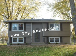 201 W Edgewood Dr, Edgerton, KS 66021