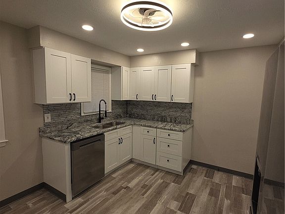 3rd image of 20451 Nicholas Ave