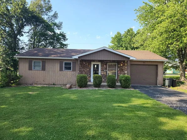 745 Pence Dr, Hillsboro, IL 62049