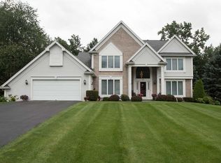 22 Sunleaf Dr, Penfield, NY 14526