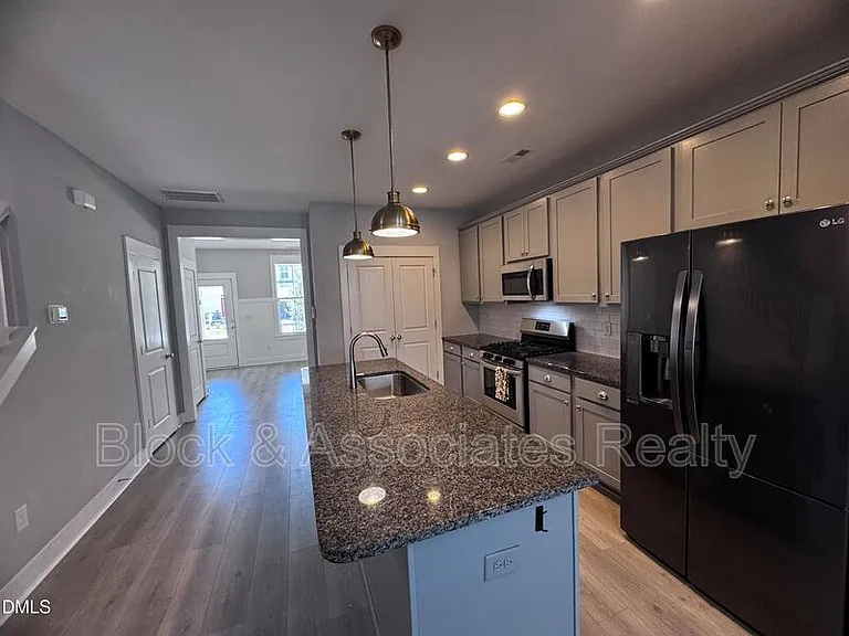 440 Douglas Falls Dr — Photo 7