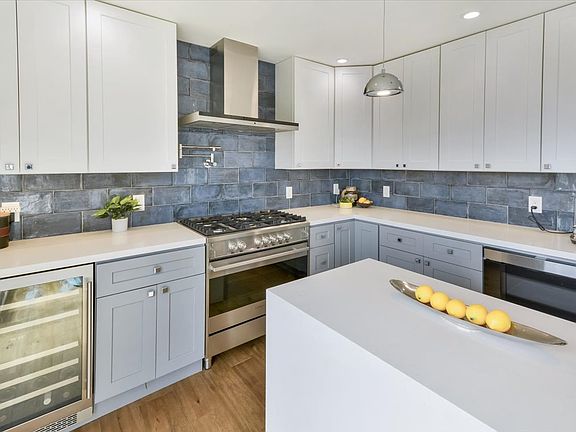 4th image of 220 Glenview Dr