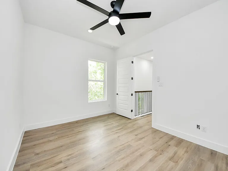 8313 Venus St — Photo 30