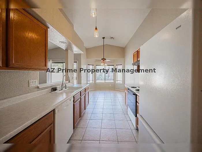 1654 W Geronimo St — Photo 11